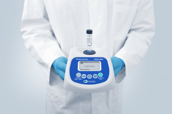 Biosan DEN-600 photometer holded in hands